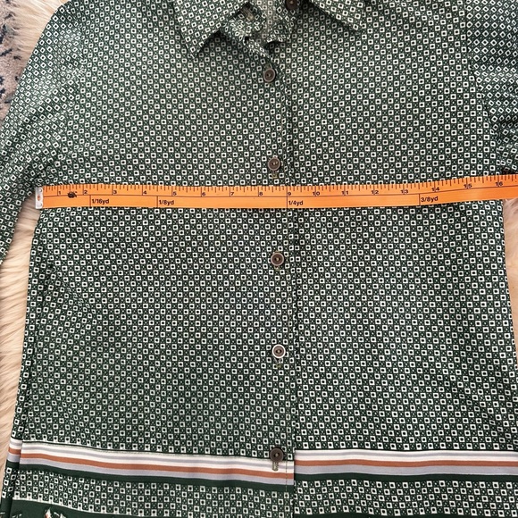 The Wilroy Traveler NY Green Patterned Button down Top - Picture 5 of 10